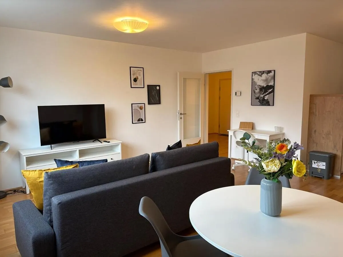 Between Old Danube And Danube Center - New, Quiet And Modern Vienna Apartment
