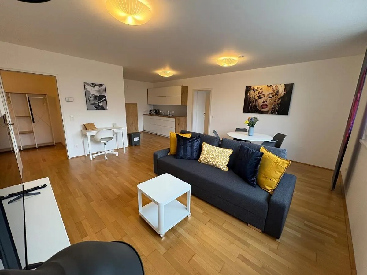 Between Old Danube And Danube Center - New, Quiet And Modern Vienna Apartment