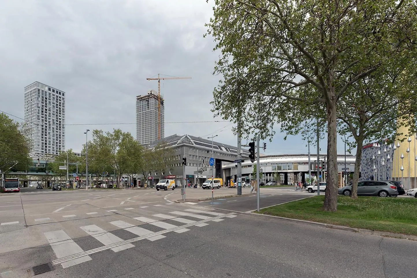 Between Old Danube And Danube Center - New, Quiet And Modern Vienna