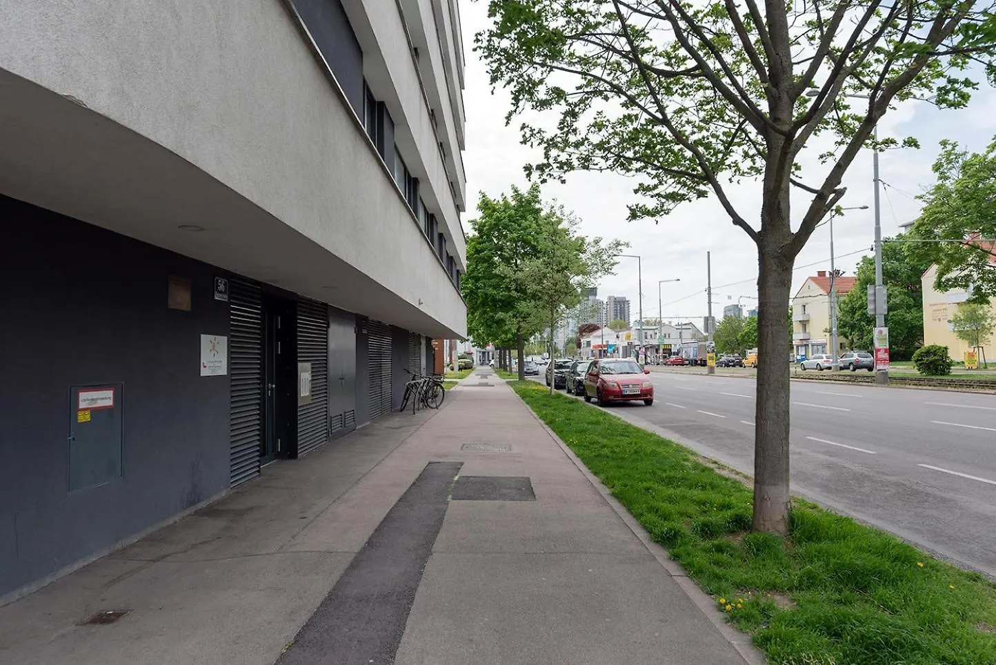 Between Old Danube And Danube Center - New, Quiet And Modern Vienna