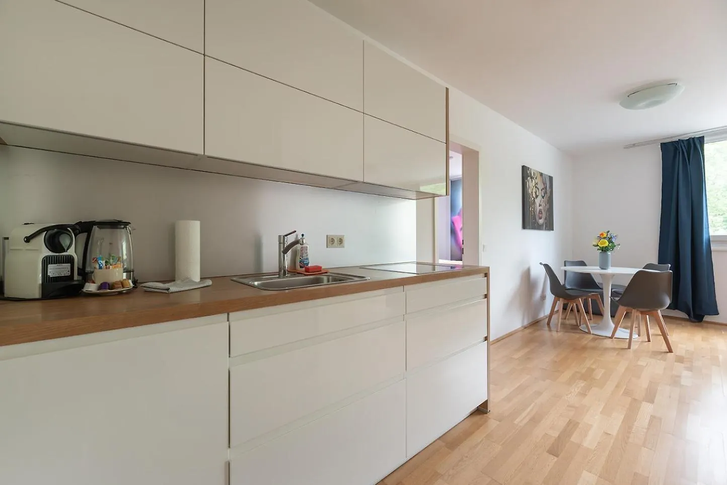 Between Old Danube And Danube Center - New, Quiet And Modern Vienna Apartment