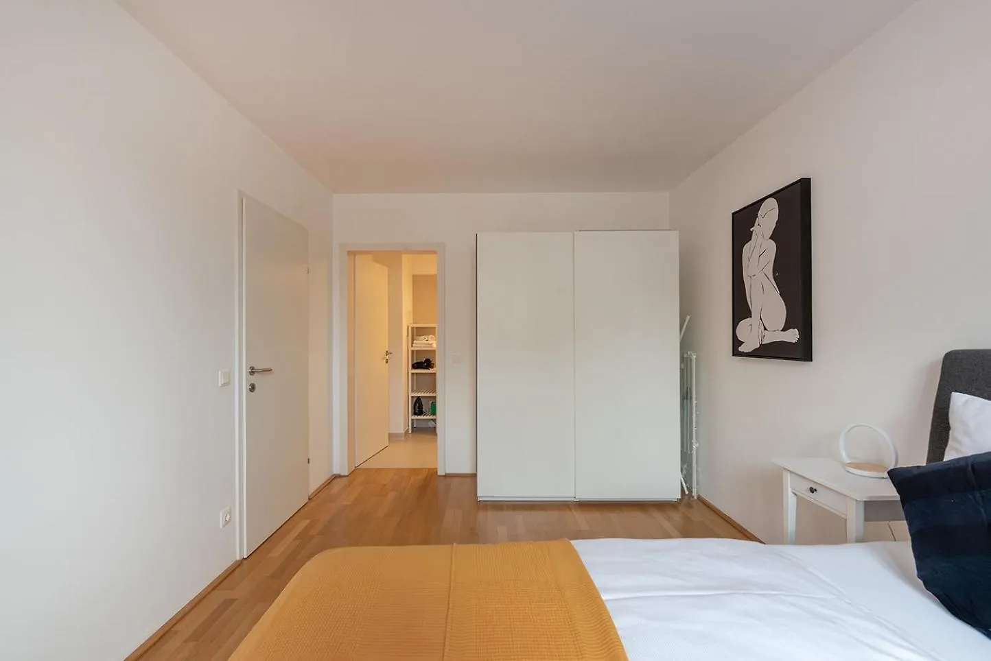 Between Old Danube And Danube Center - New, Quiet And Modern Vienna Apartment