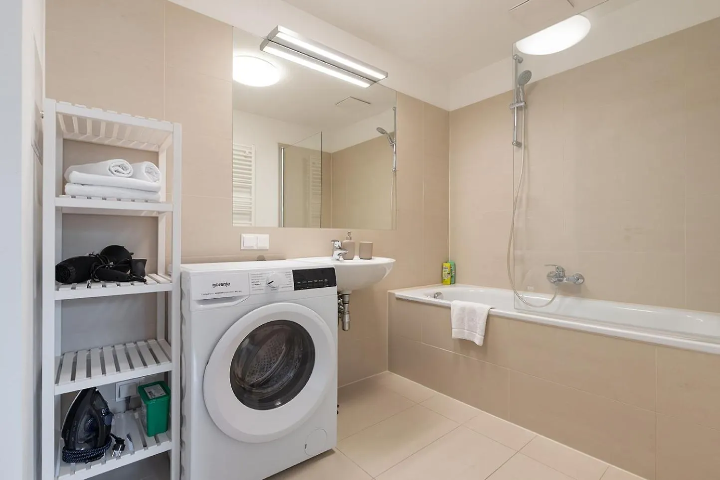 Apartament Between Old Danube And Danube Center - New, Quiet And Modern Wiedeń