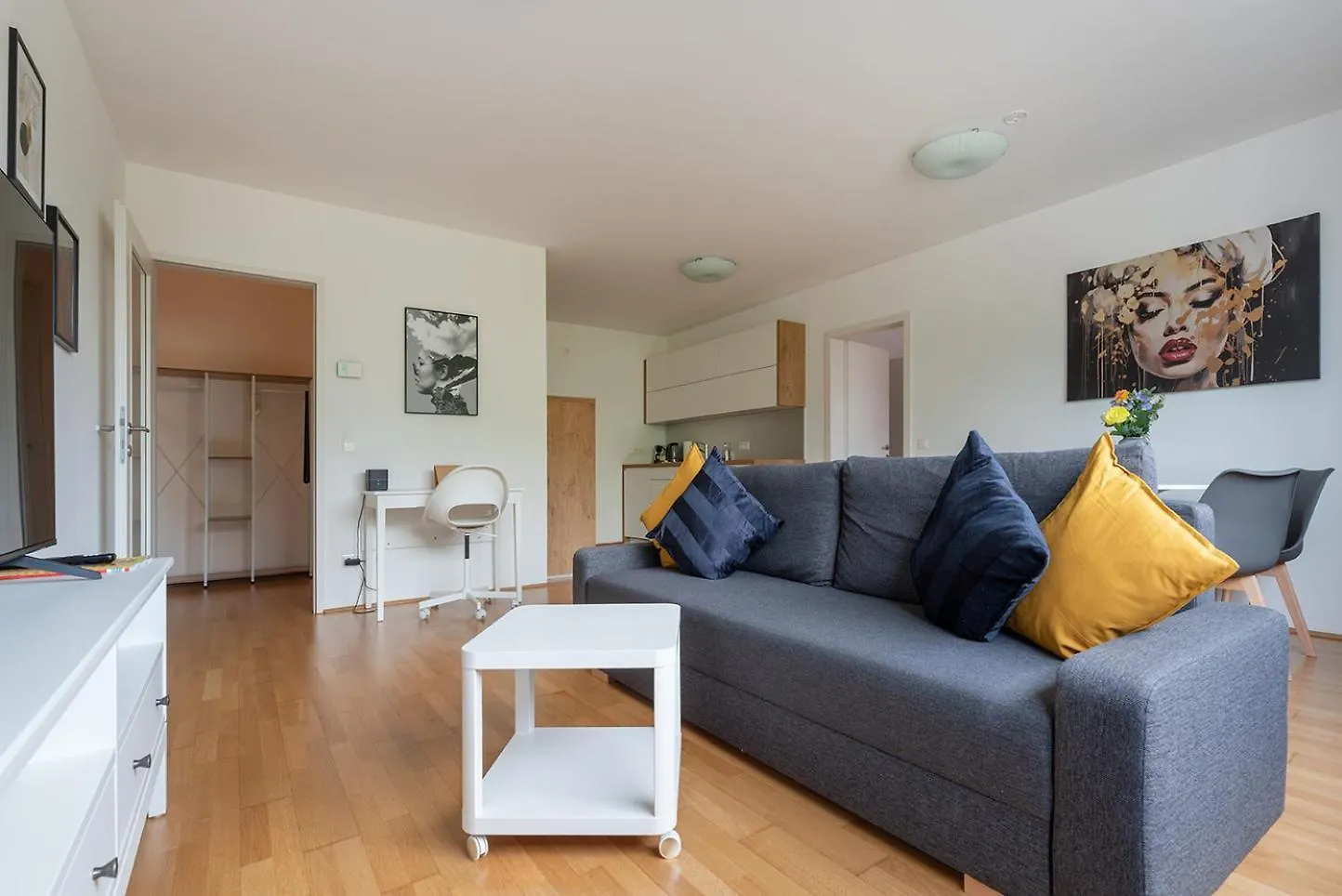 Between Old Danube And Danube Center - New, Quiet And Modern Wiedeń Apartament
