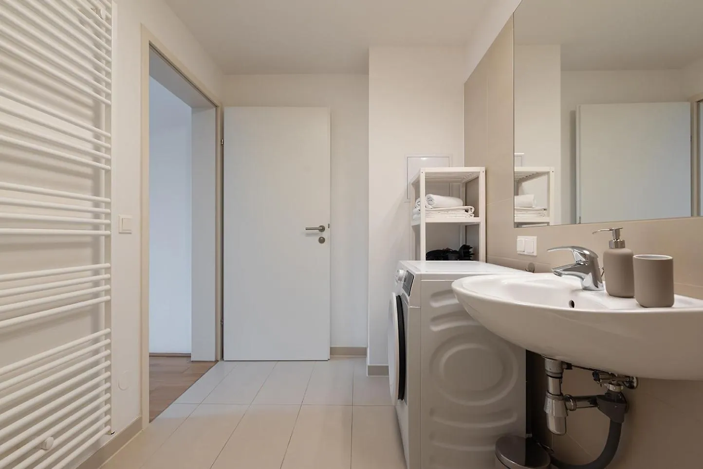 Between Old Danube And Danube Center - New, Quiet And Modern Wiedeń Apartament